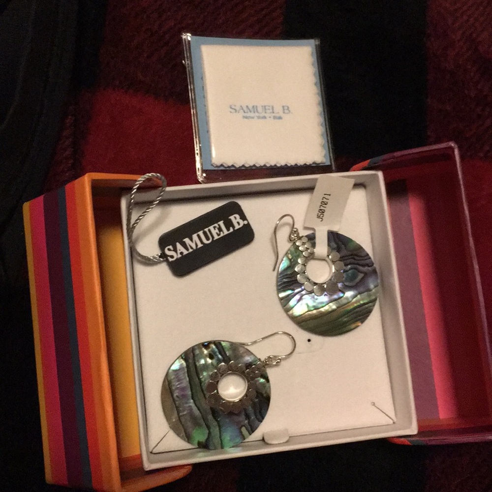 Samuel B. Shell dangle earrings